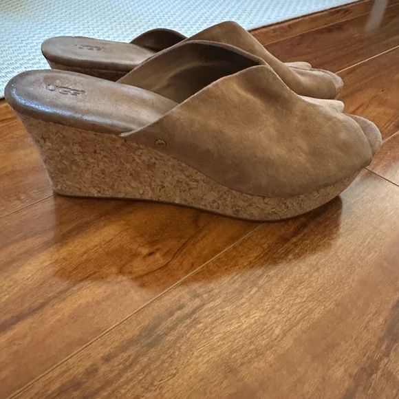 Ugg platform slides size 12 - Picture 3 of 5